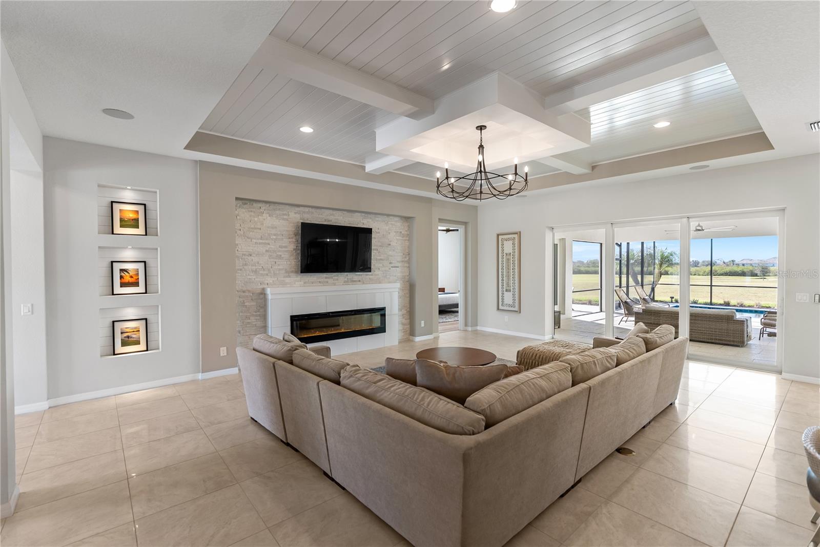 HAMPTON LAKES - Residential