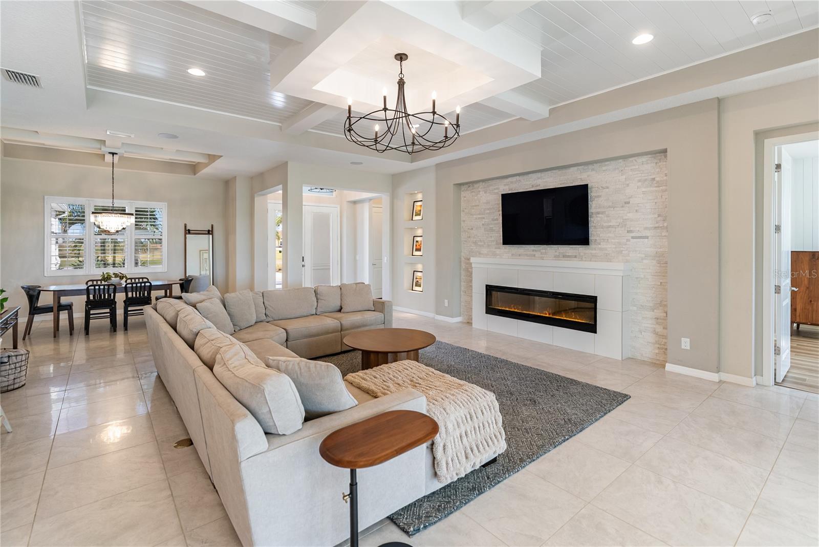 HAMPTON LAKES - Residential