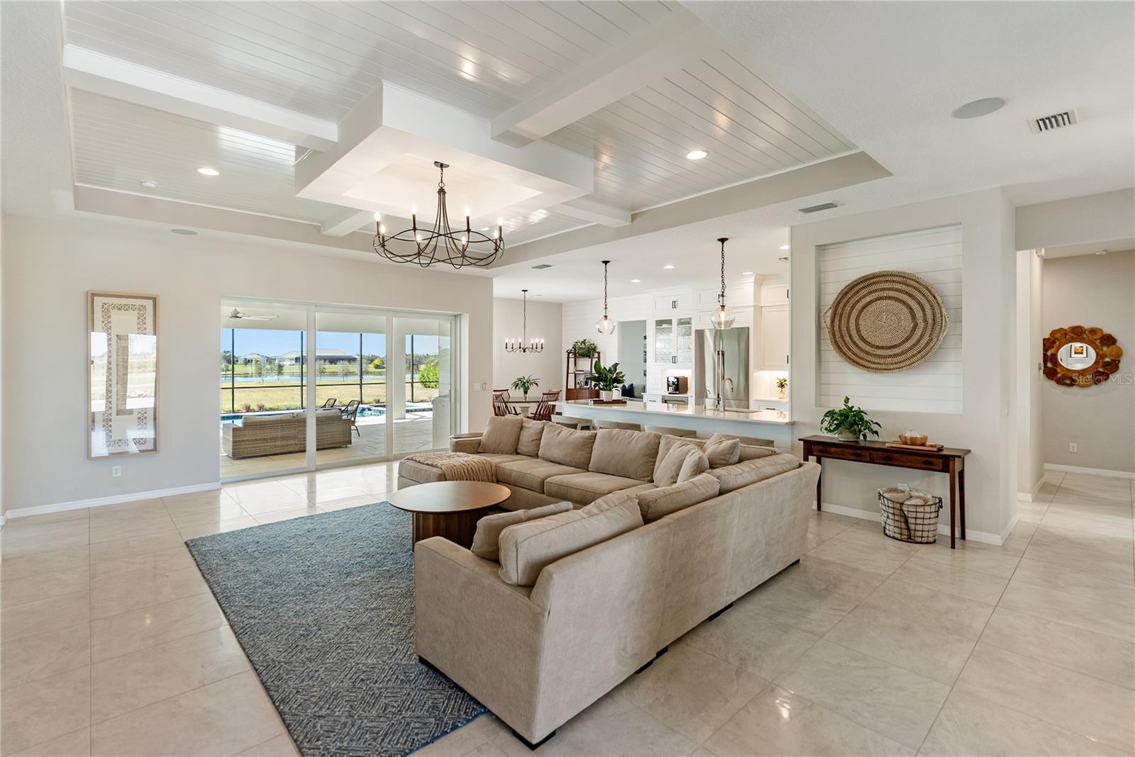 HAMPTON LAKES - Residential