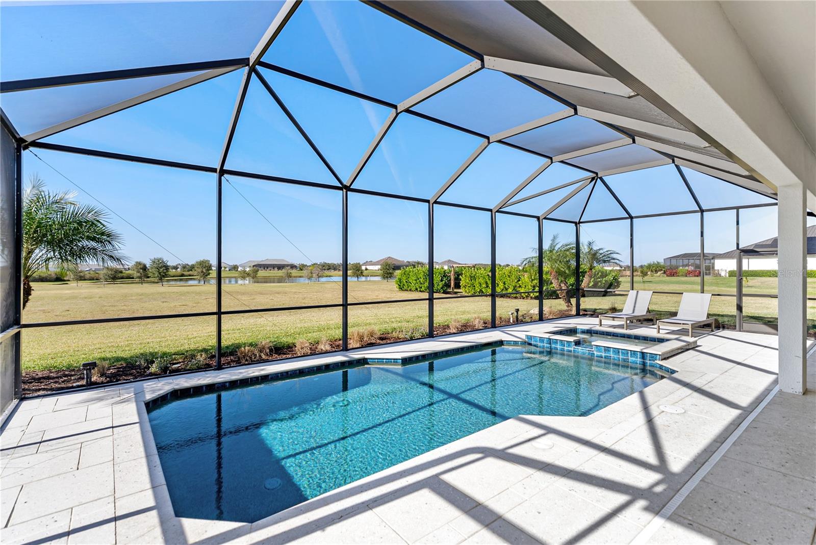 HAMPTON LAKES - Residential