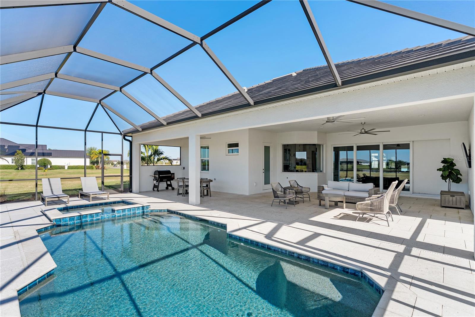 HAMPTON LAKES - Residential