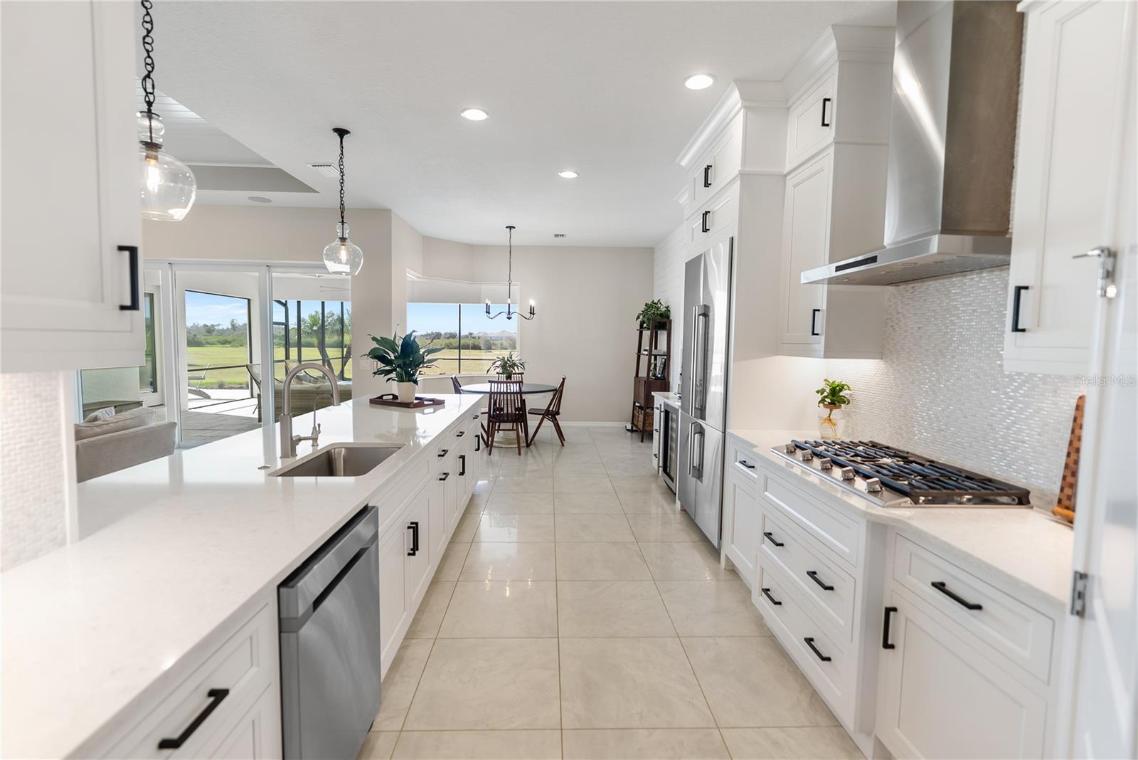 HAMPTON LAKES - Residential