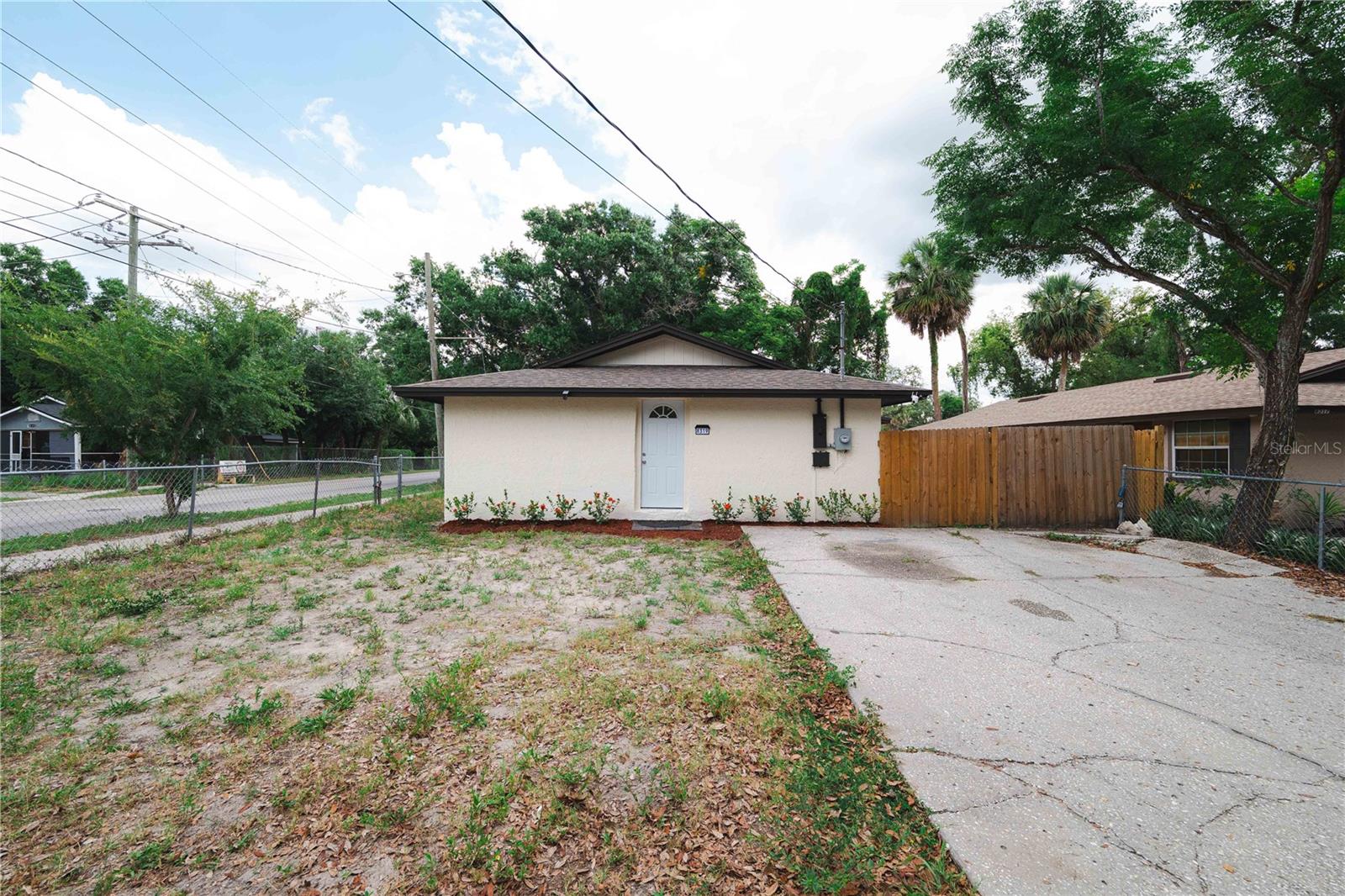 Fractional Ownership. This stunning 4-bedroom home with 1 study, 3 full bathrooms, and an exterior storage room, along with a spacious fenced patio, has been completely remodeled with impact-resistant windows and a new roof. One of the bedrooms has a private entrance. Located in the heart of Tampa, it offers modern comfort and an unbeatable location.