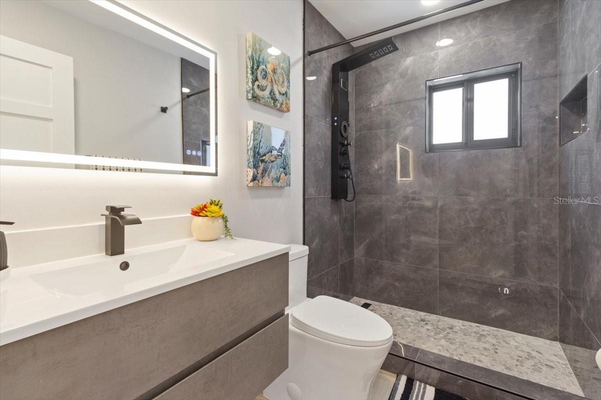 LINCOLN TERRACE - Residential