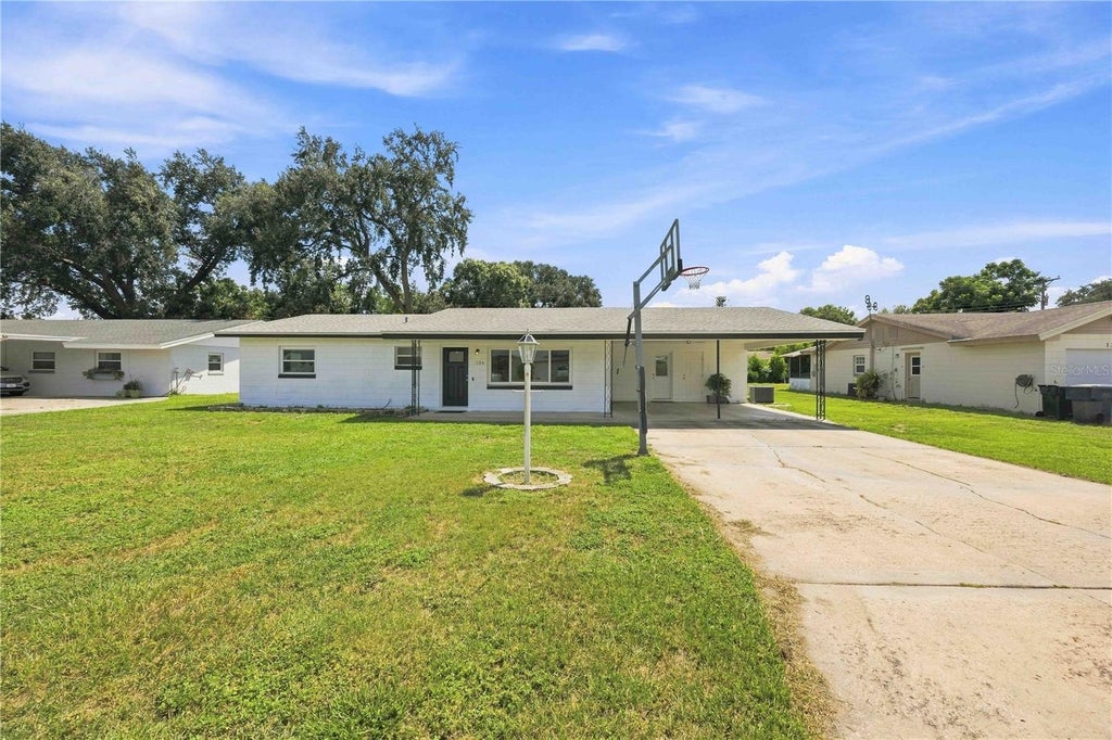 Photo of 136 Whitman Road, Winter Haven, FL 33884 (MLS # S5156462)