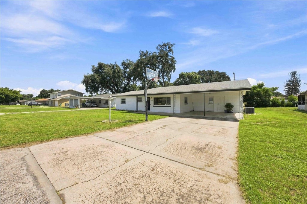 Photo of 136 Whitman Road, Winter Haven, FL 33884 (MLS # S5156462)