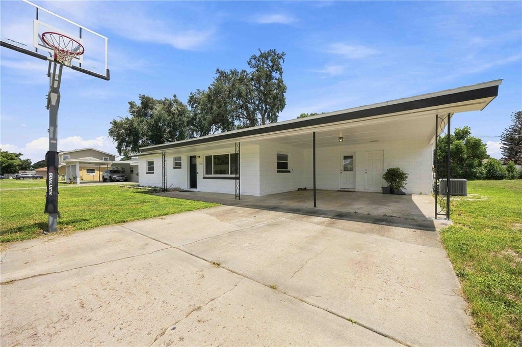Photo of 136 Whitman Road, Winter Haven, FL 33884 (MLS # S5156462)