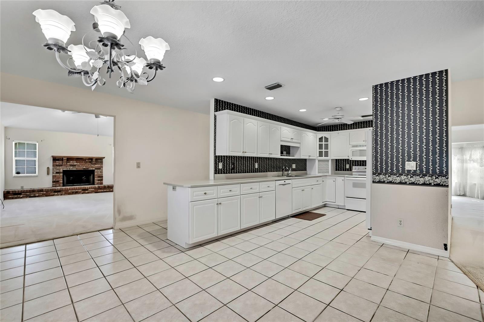 RAINBOW SPGS COUNTRY CLUB ESTATE - Residential