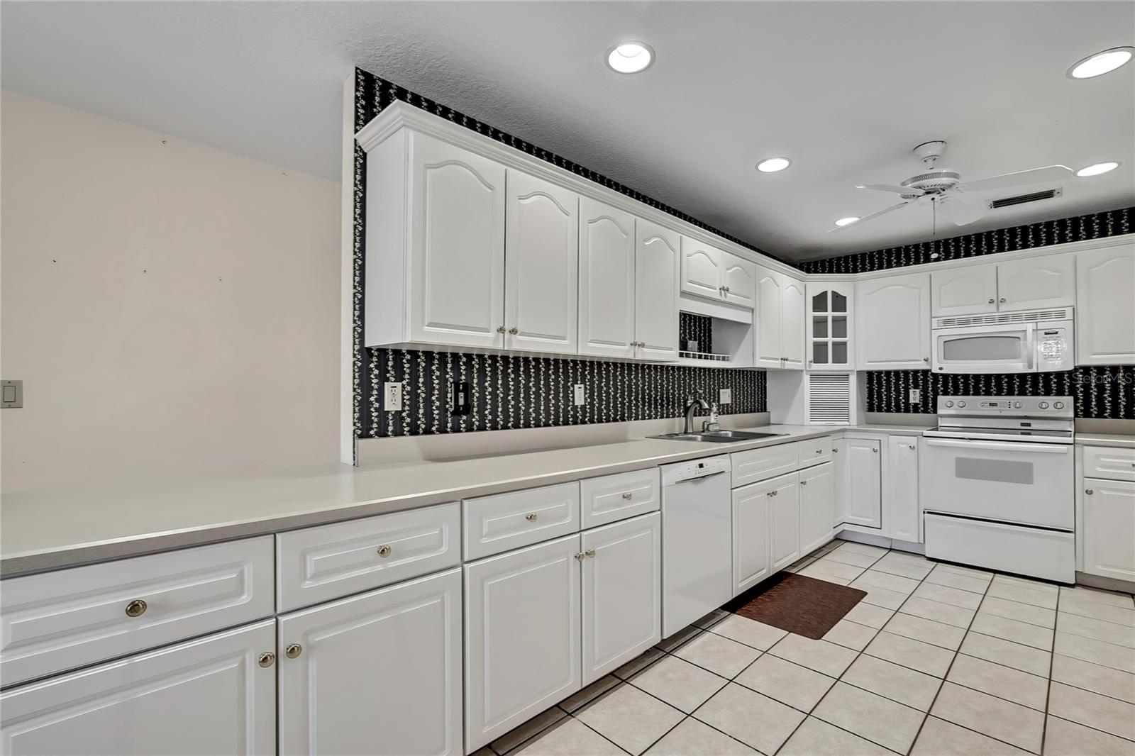 RAINBOW SPGS COUNTRY CLUB ESTATE - Residential