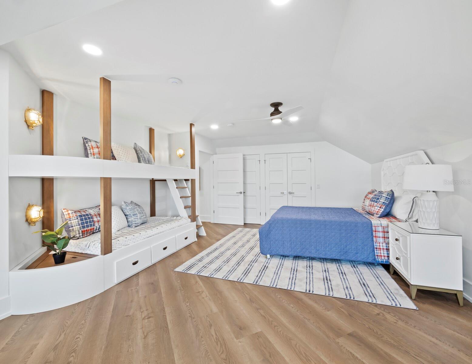 BAY ISLES - Residential