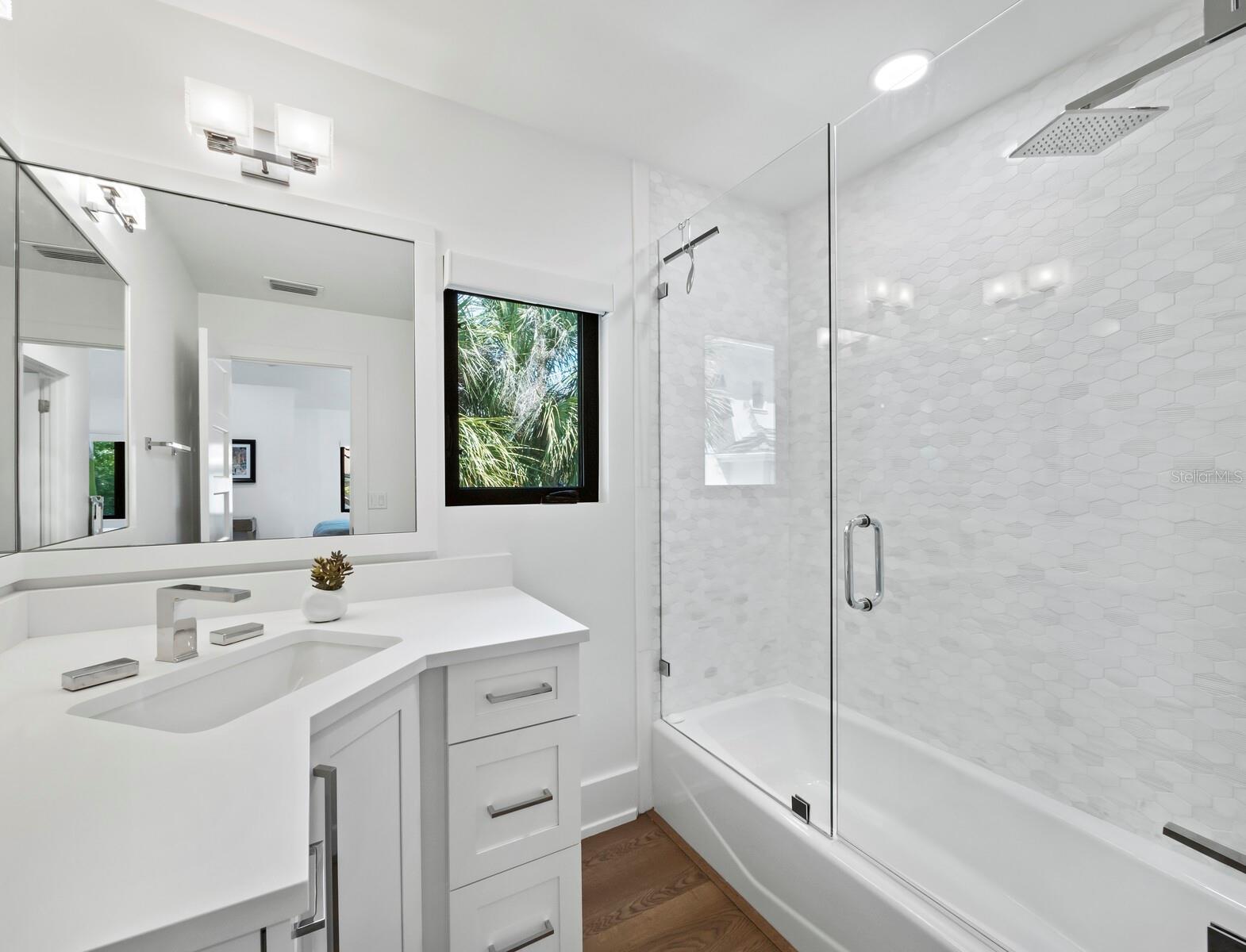 BAY ISLES - Residential