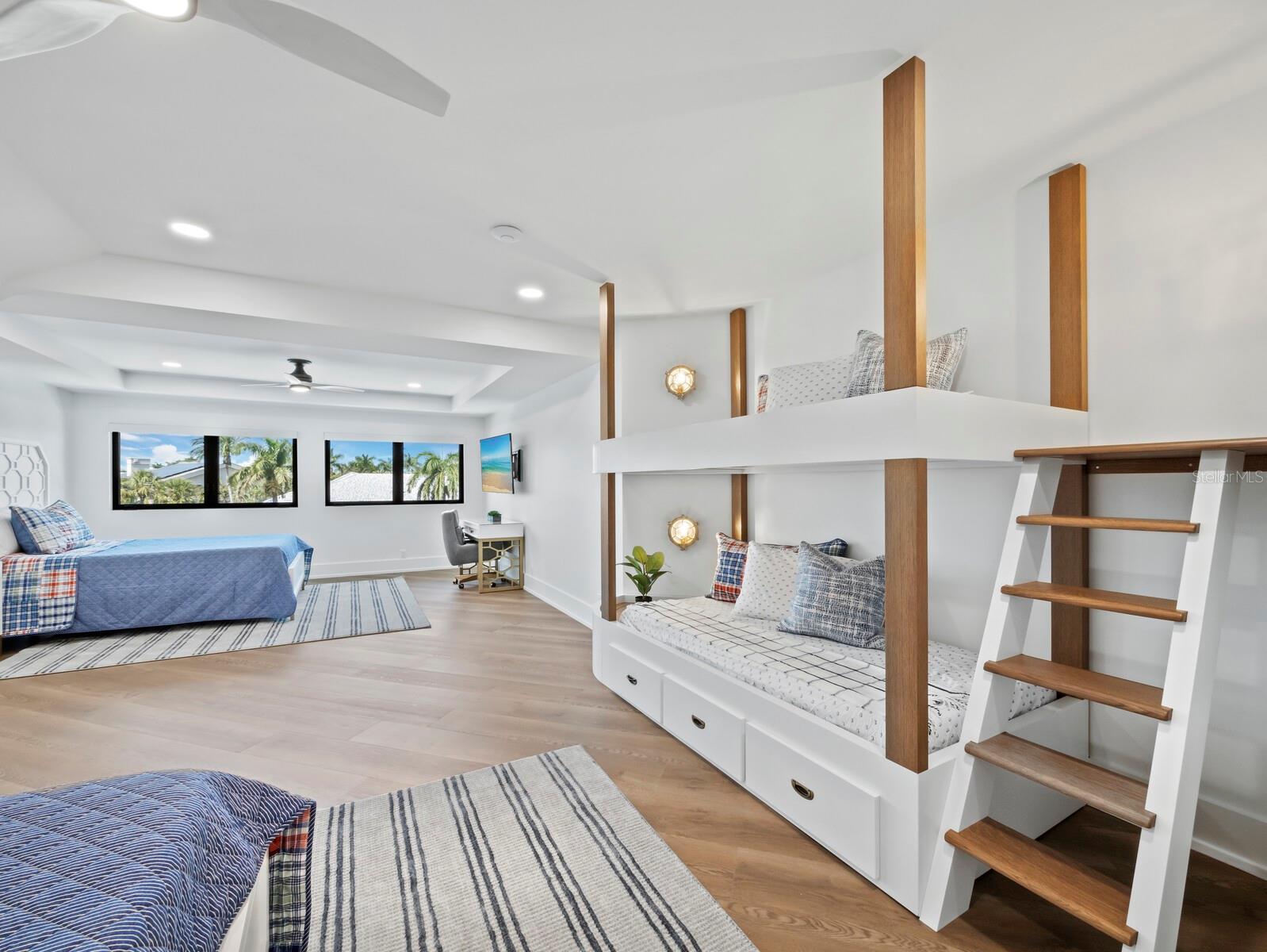 BAY ISLES - Residential