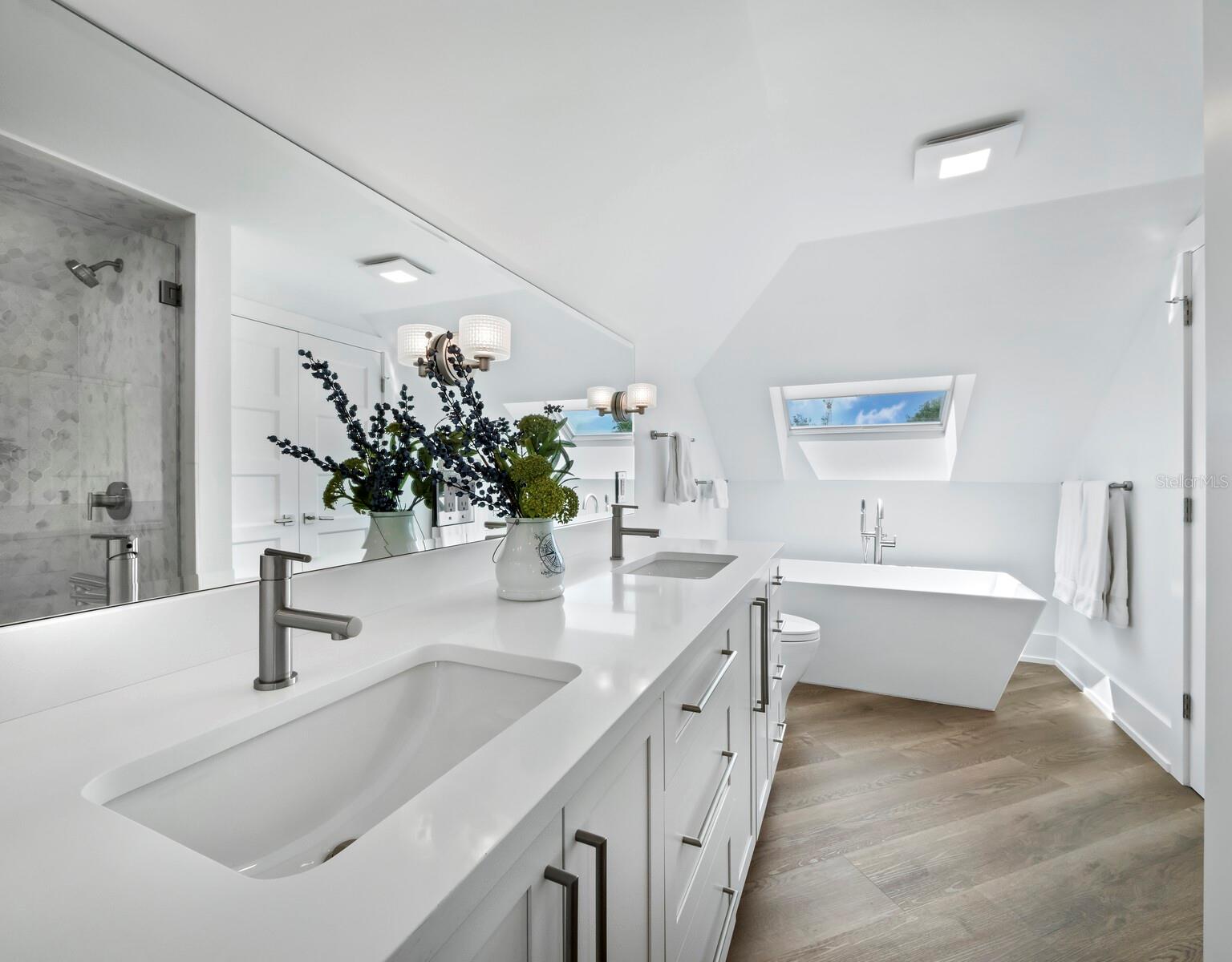 BAY ISLES - Residential