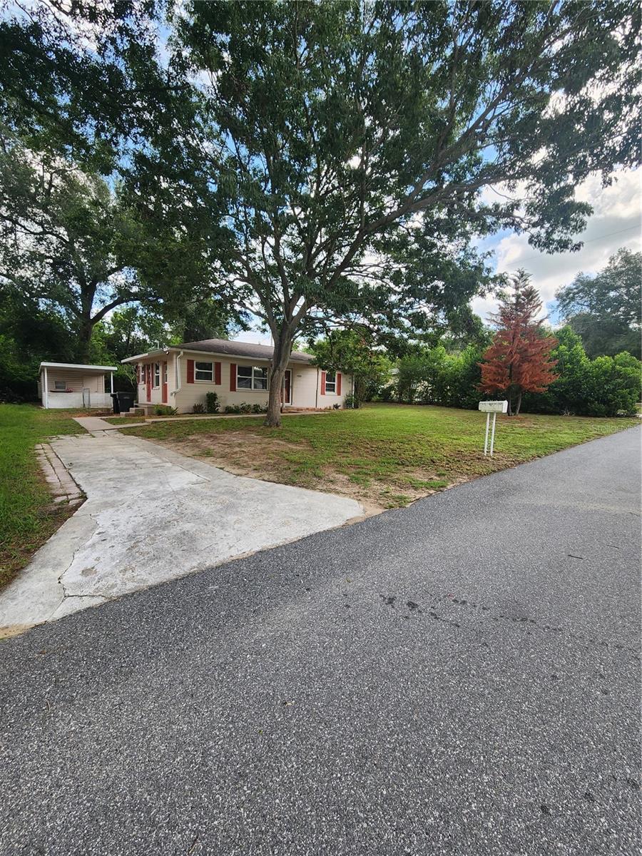 4320 HEDGE DRIVE N