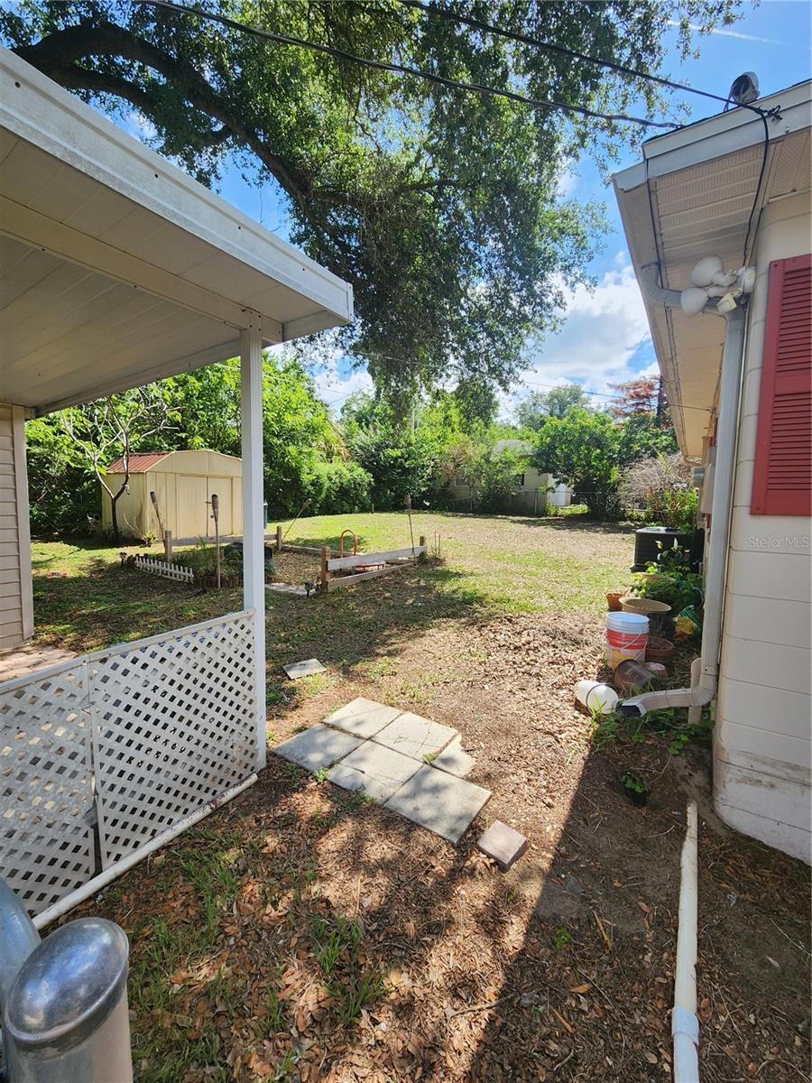 4320 HEDGE DRIVE N
