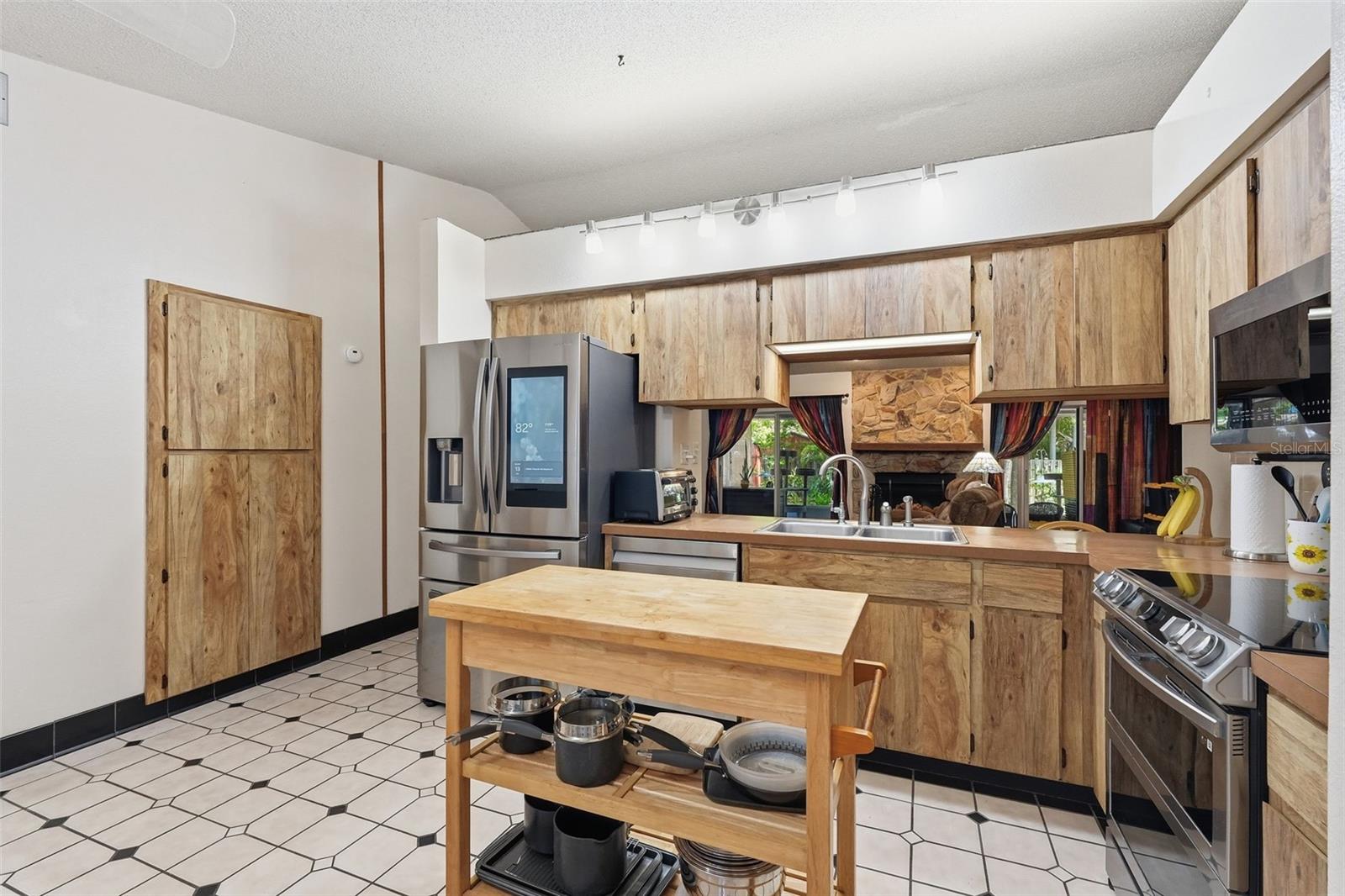 GULF BREEZE ESTATES - Residential
