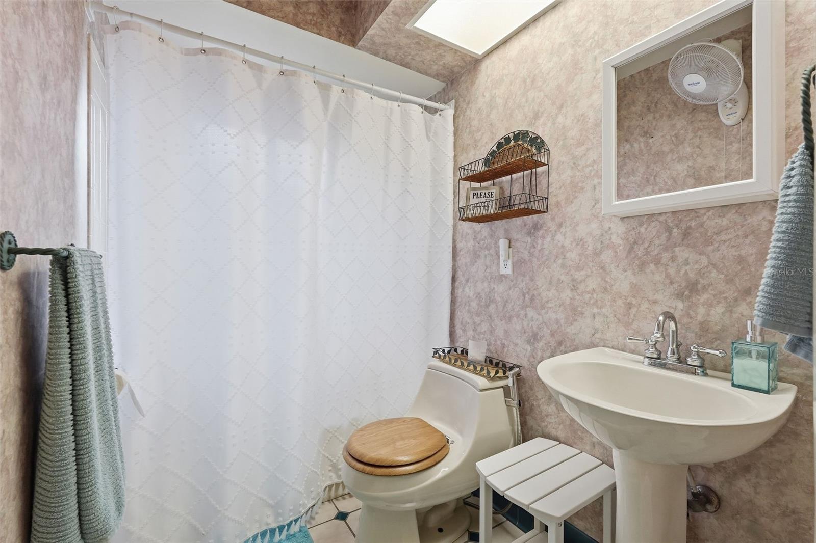 GULF BREEZE ESTATES - Residential