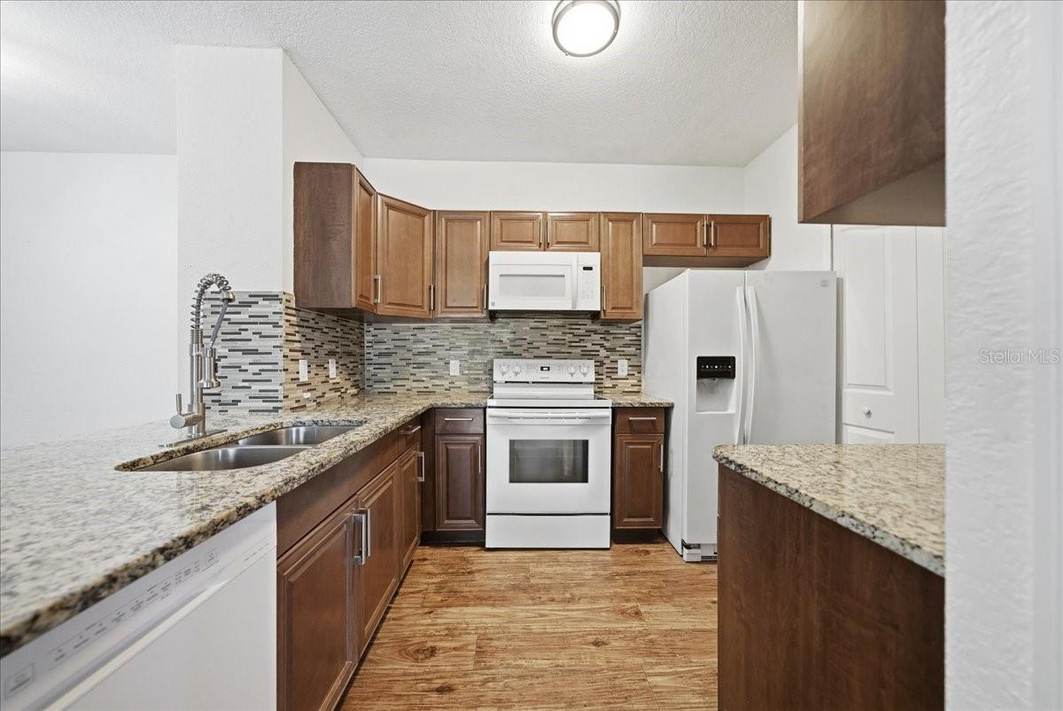 SERENATA CONDO - Residential