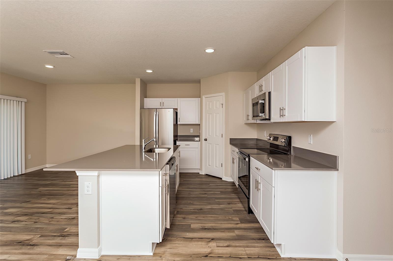 PASADENA WOODS - Residential