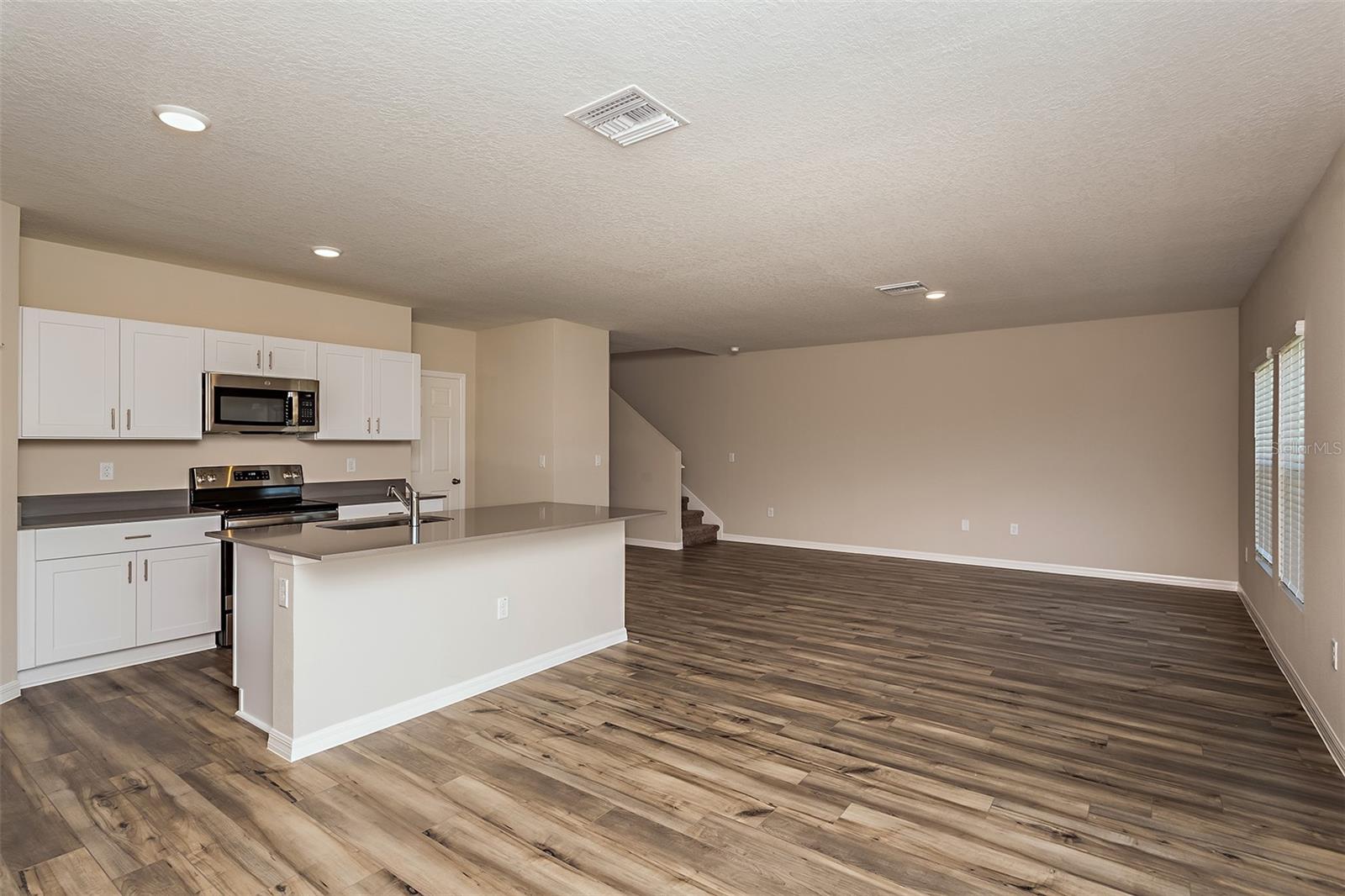 PASADENA WOODS - Residential
