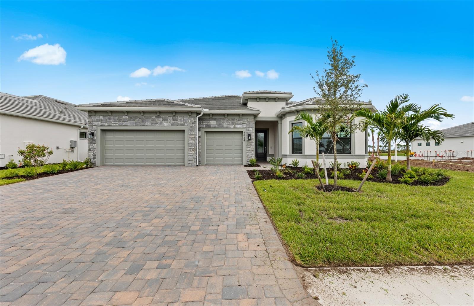 Move into Del Webb Catalina, Lakewood Ranch's newest 55+ resort community! Enjoy pickleball, bar restaurant, resistance pool, spa, wellness center, golf simulator and more!