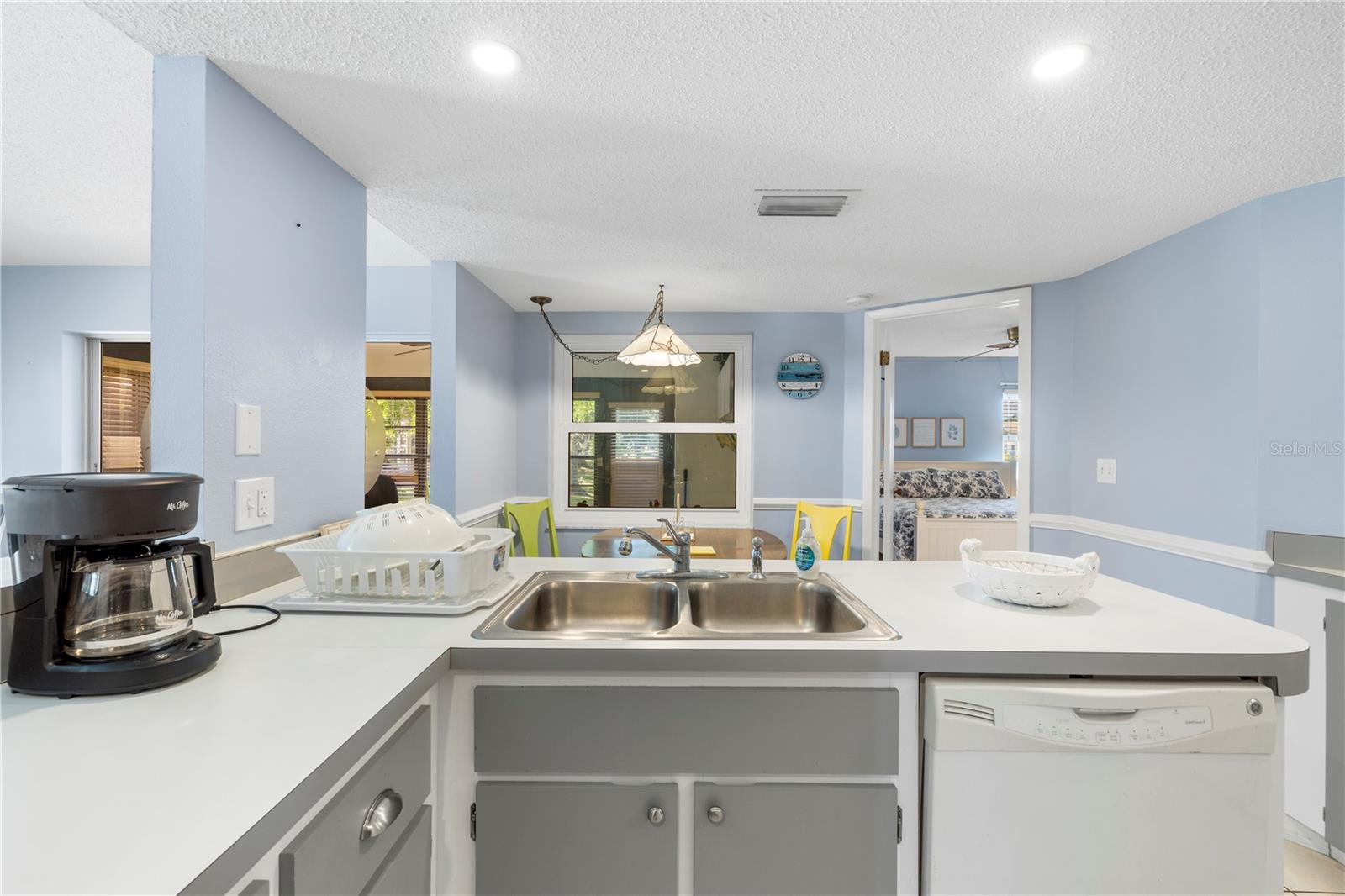 HOLIDAY LAKE VILLAS CONDO - Residential