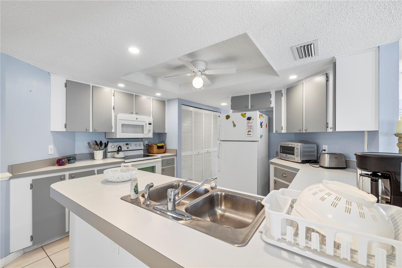 HOLIDAY LAKE VILLAS CONDO - Residential