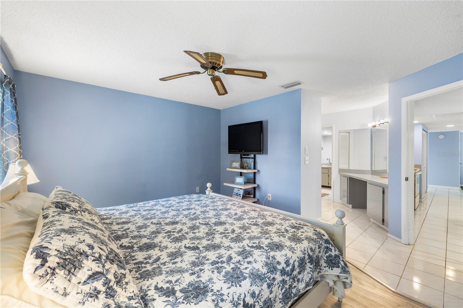 HOLIDAY LAKE VILLAS CONDO - Residential