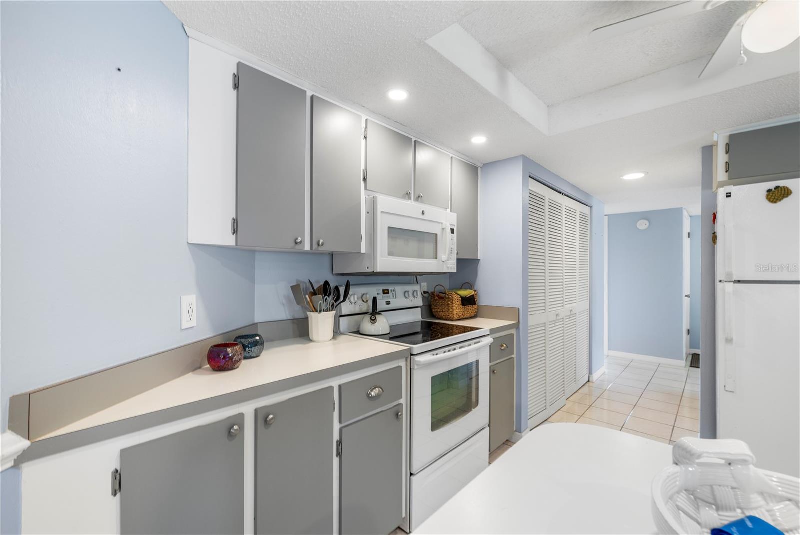 HOLIDAY LAKE VILLAS CONDO - Residential