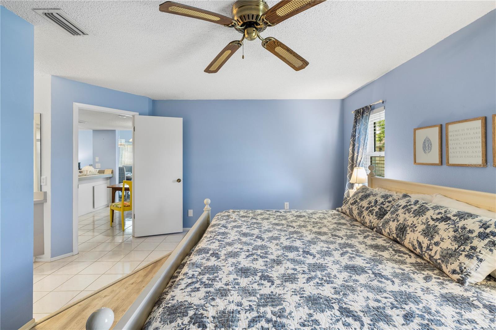 HOLIDAY LAKE VILLAS CONDO - Residential