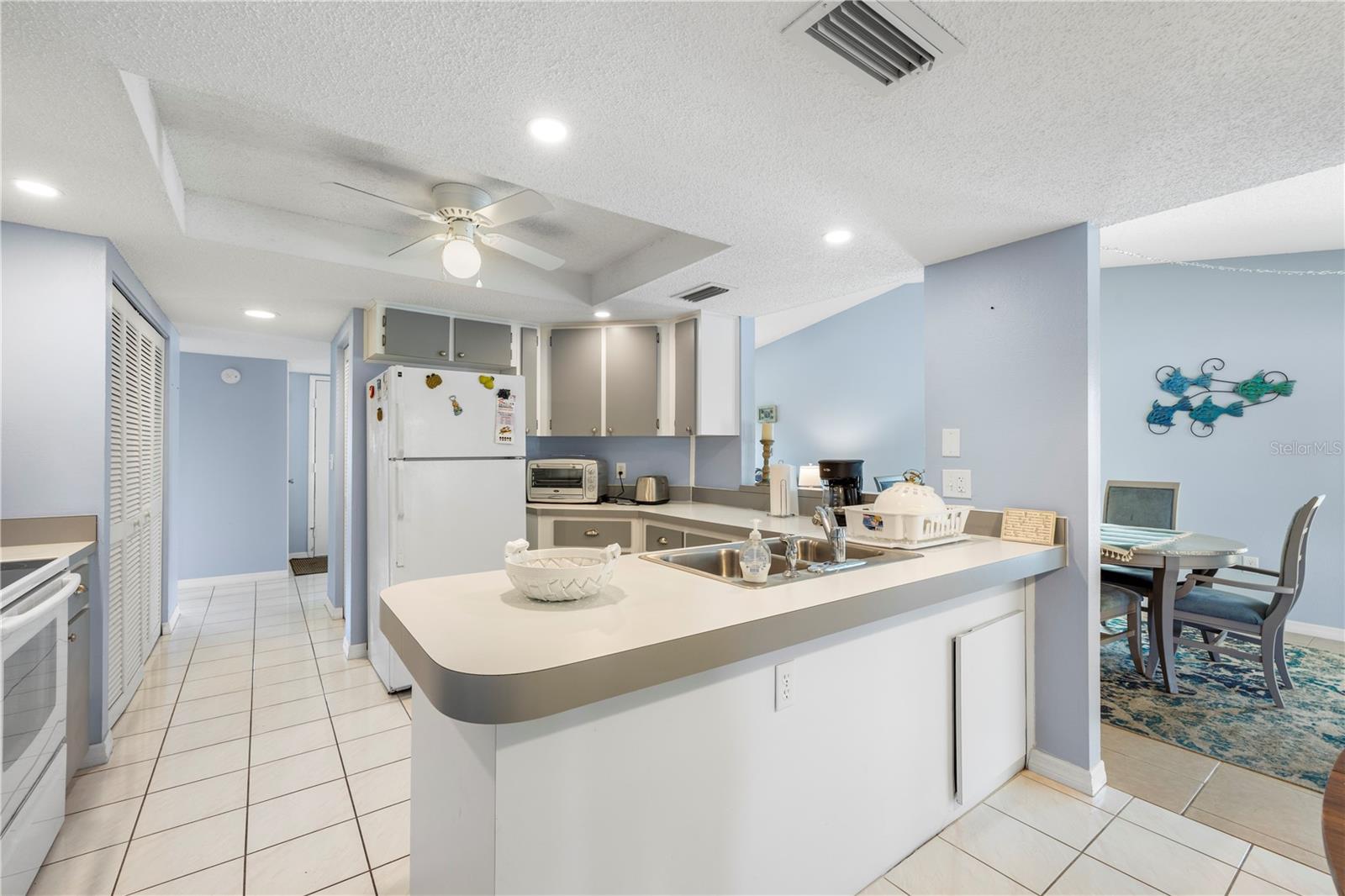 HOLIDAY LAKE VILLAS CONDO - Residential