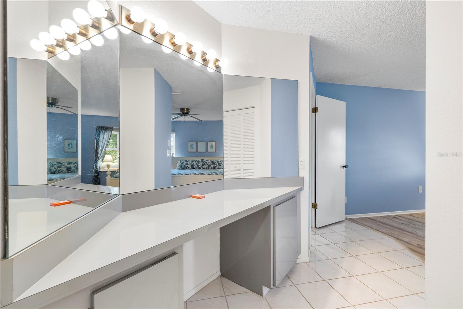 HOLIDAY LAKE VILLAS CONDO - Residential