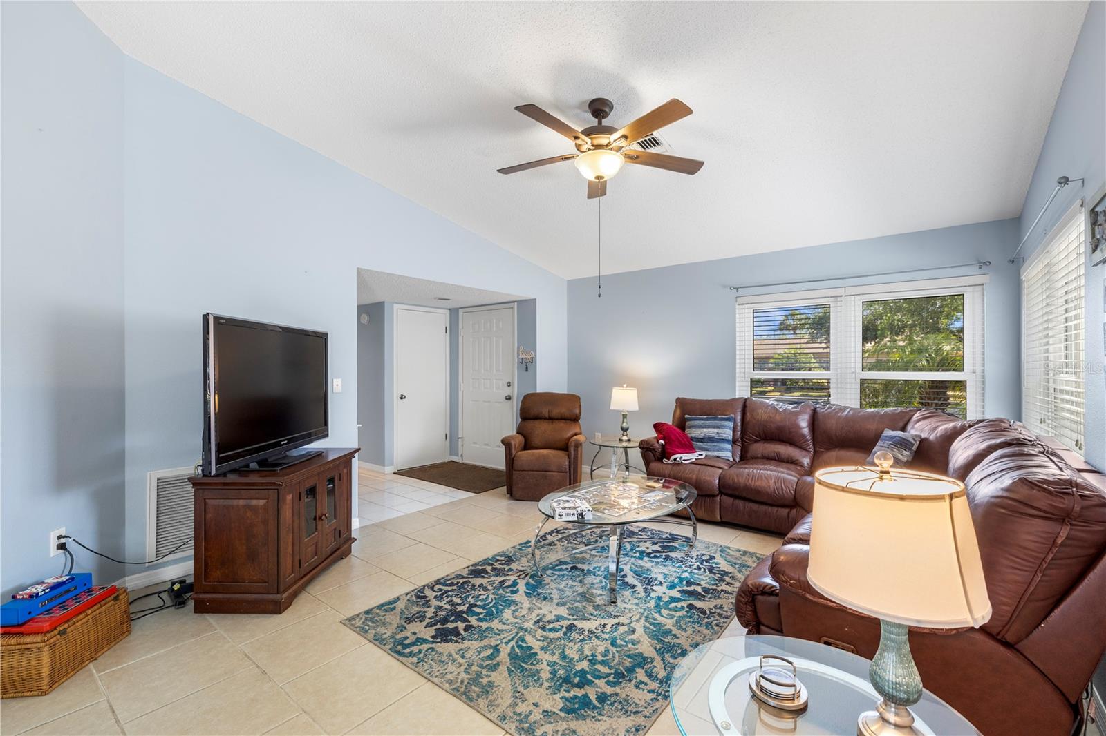 HOLIDAY LAKE VILLAS CONDO - Residential