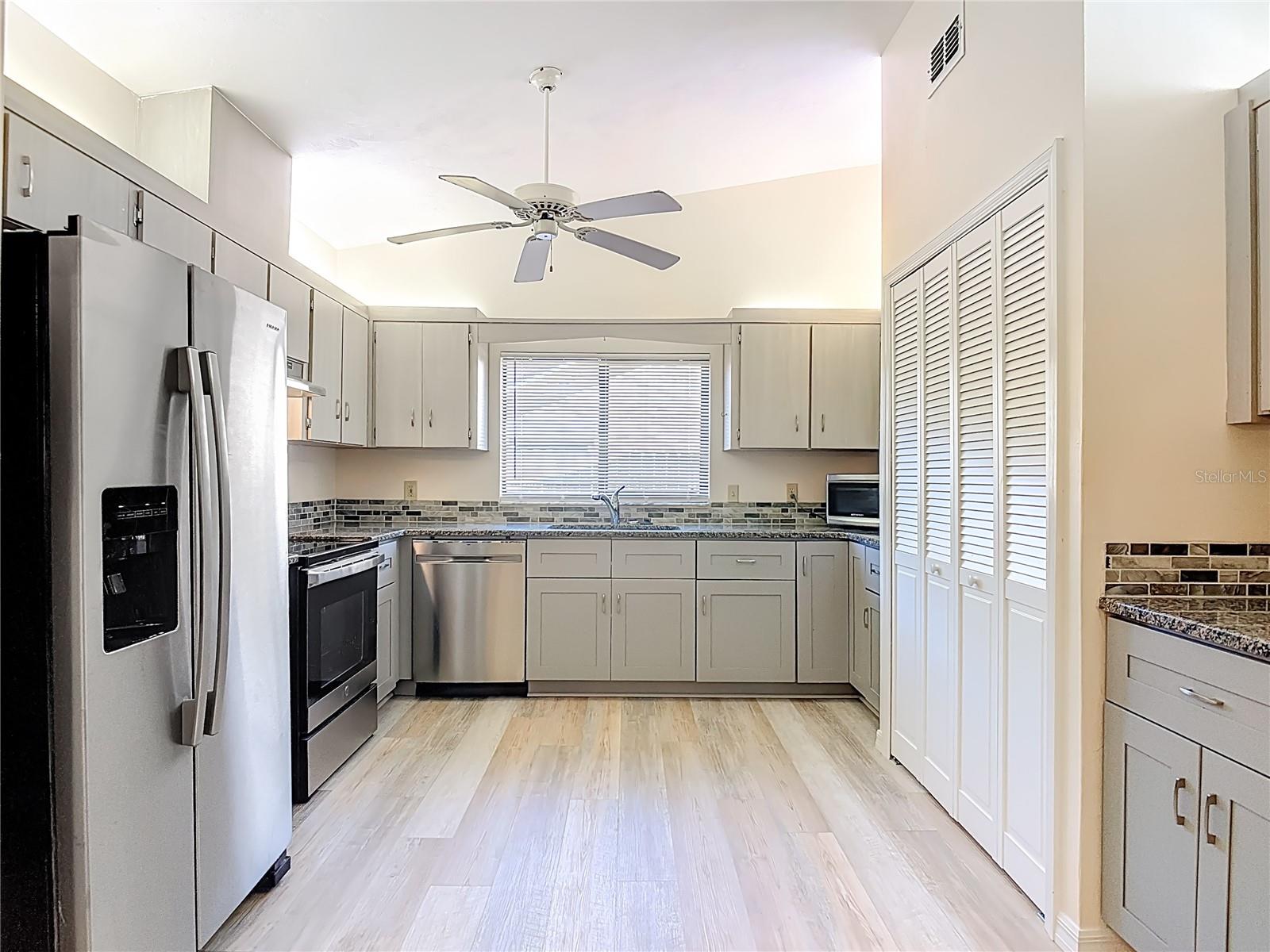 LIGHTHOUSE SHORES - Residential