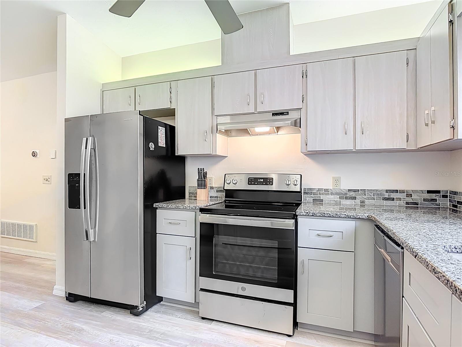 LIGHTHOUSE SHORES - Residential