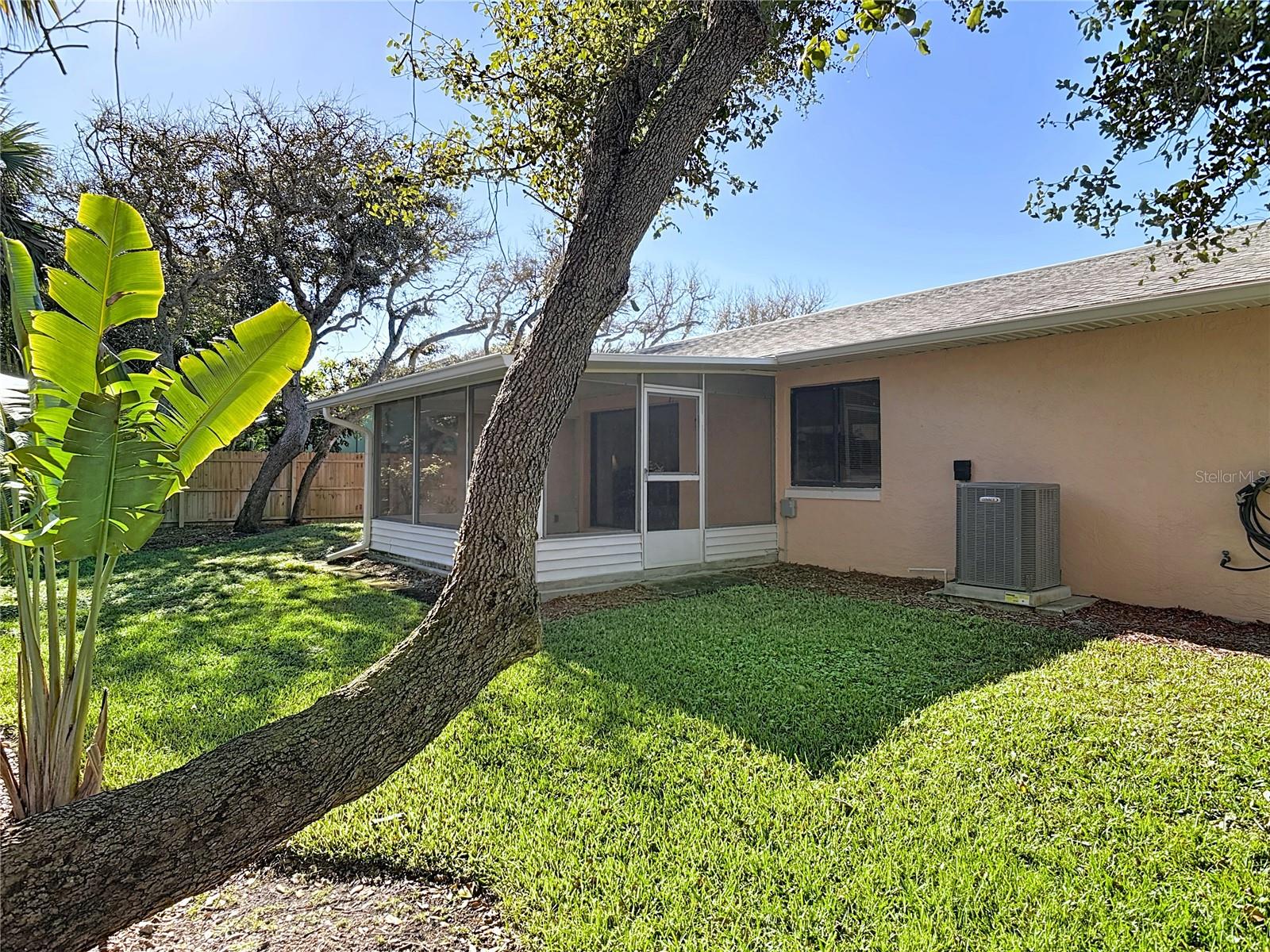 LIGHTHOUSE SHORES - Residential