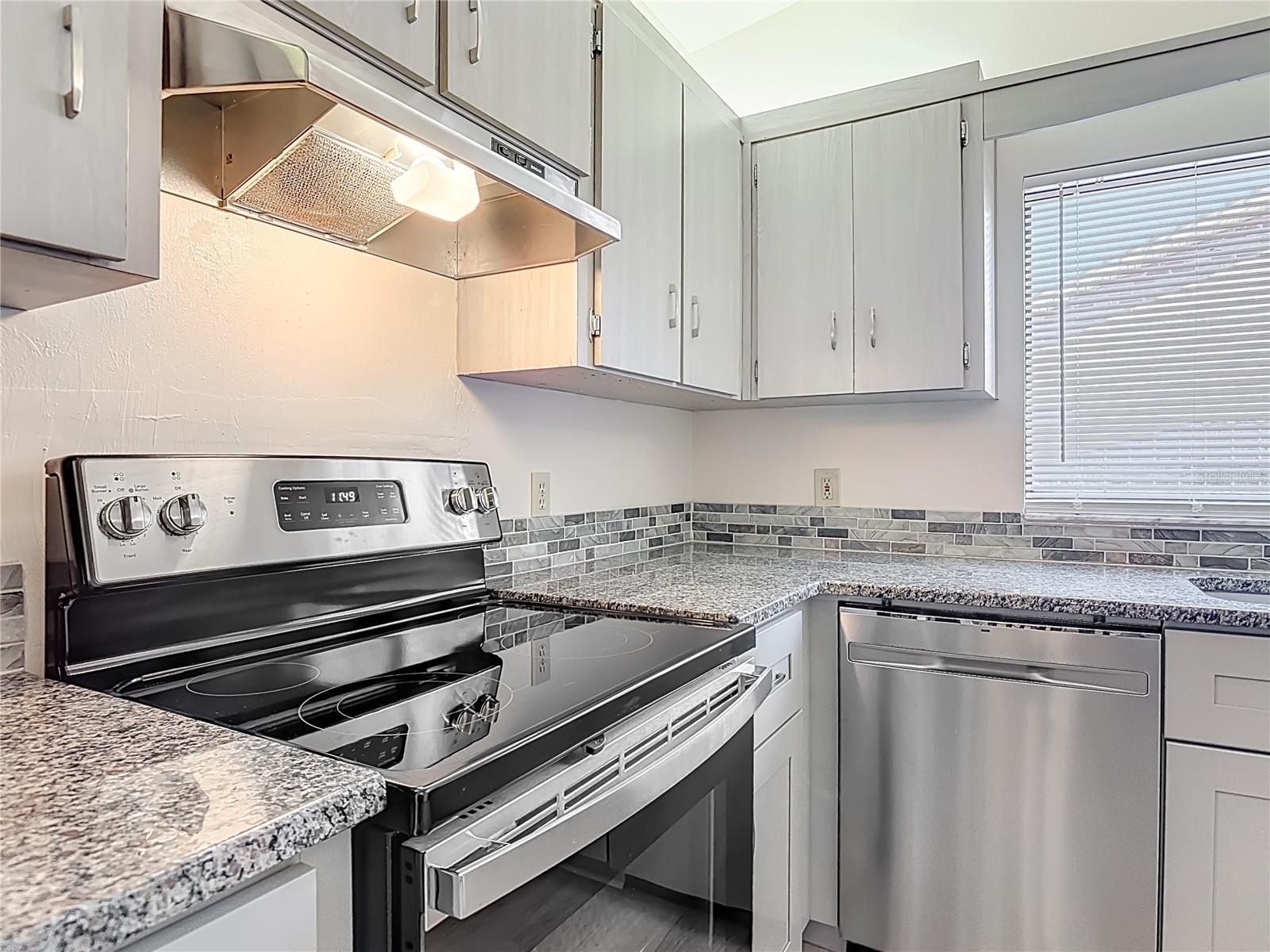 LIGHTHOUSE SHORES - Residential