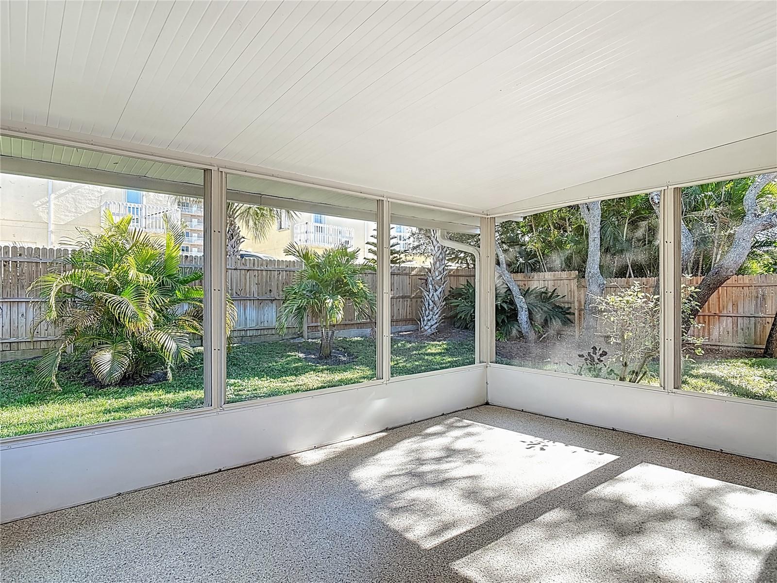 LIGHTHOUSE SHORES - Residential