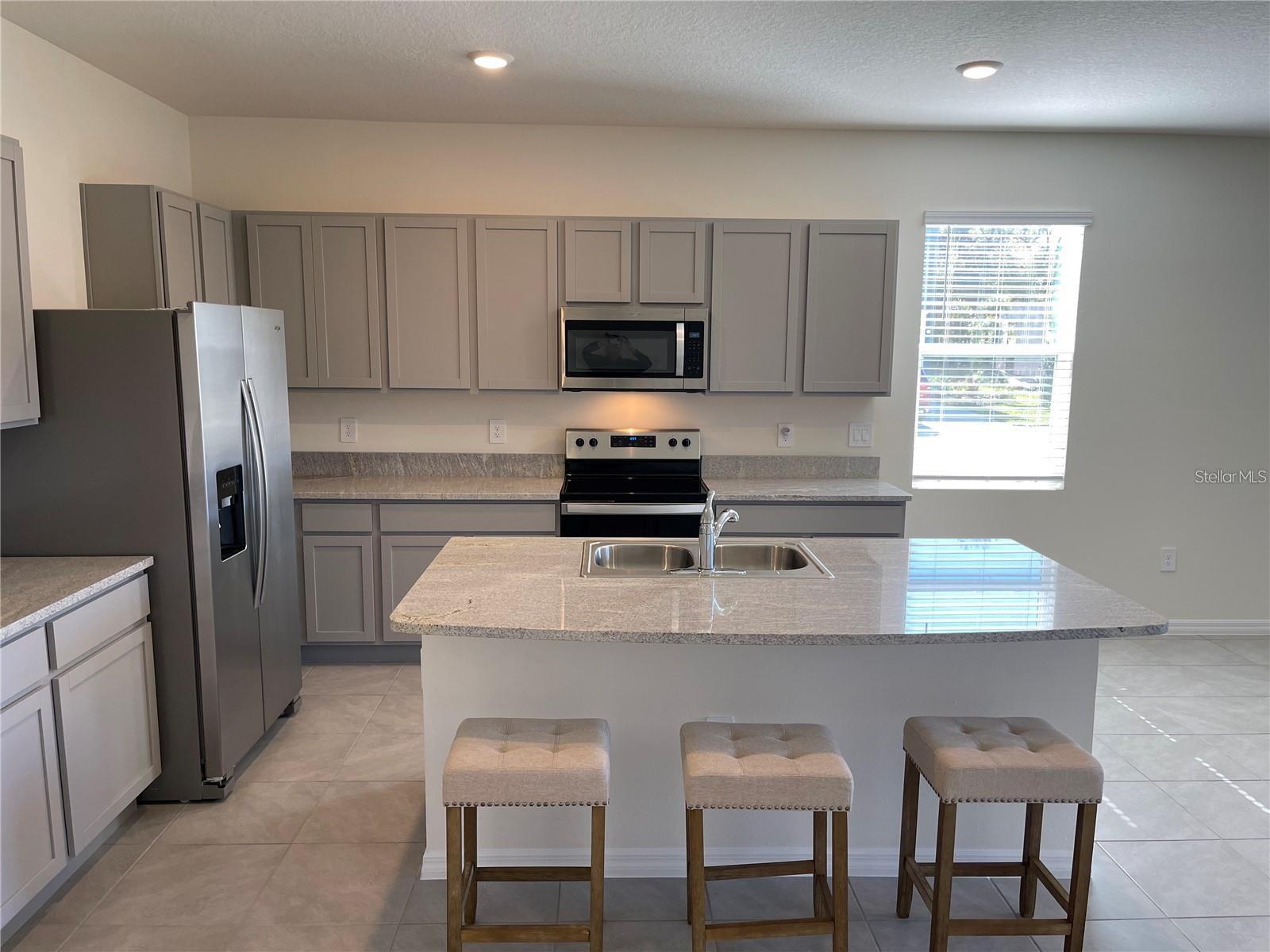 PROMENADE EAST - Residential Lease