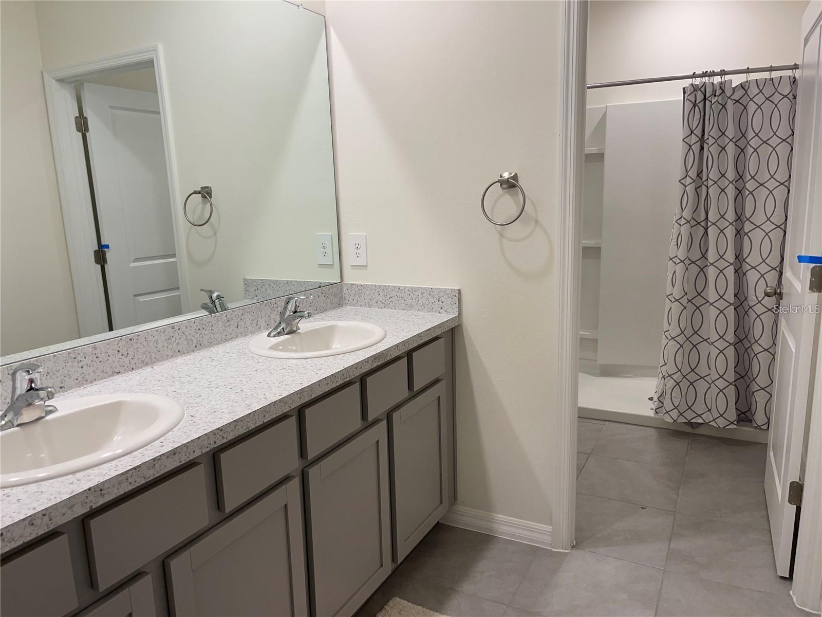 PROMENADE EAST - Residential Lease