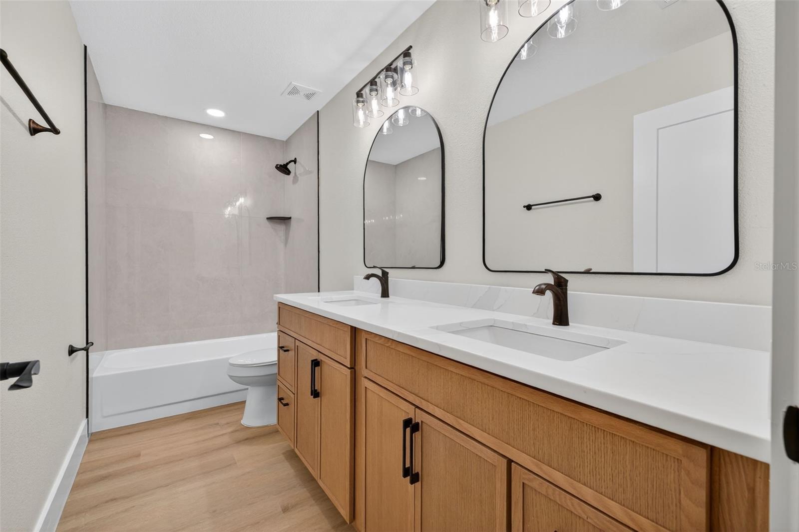 SOUTHERN OAKS - Residential