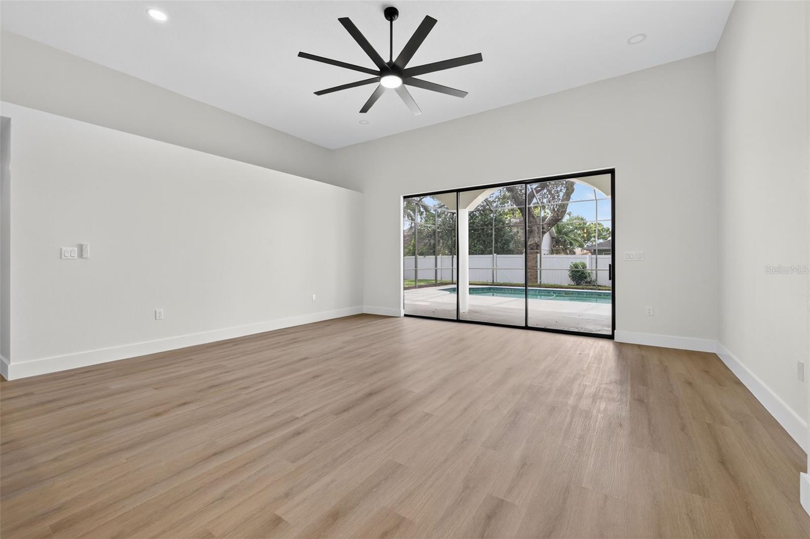 SOUTHERN OAKS - Residential