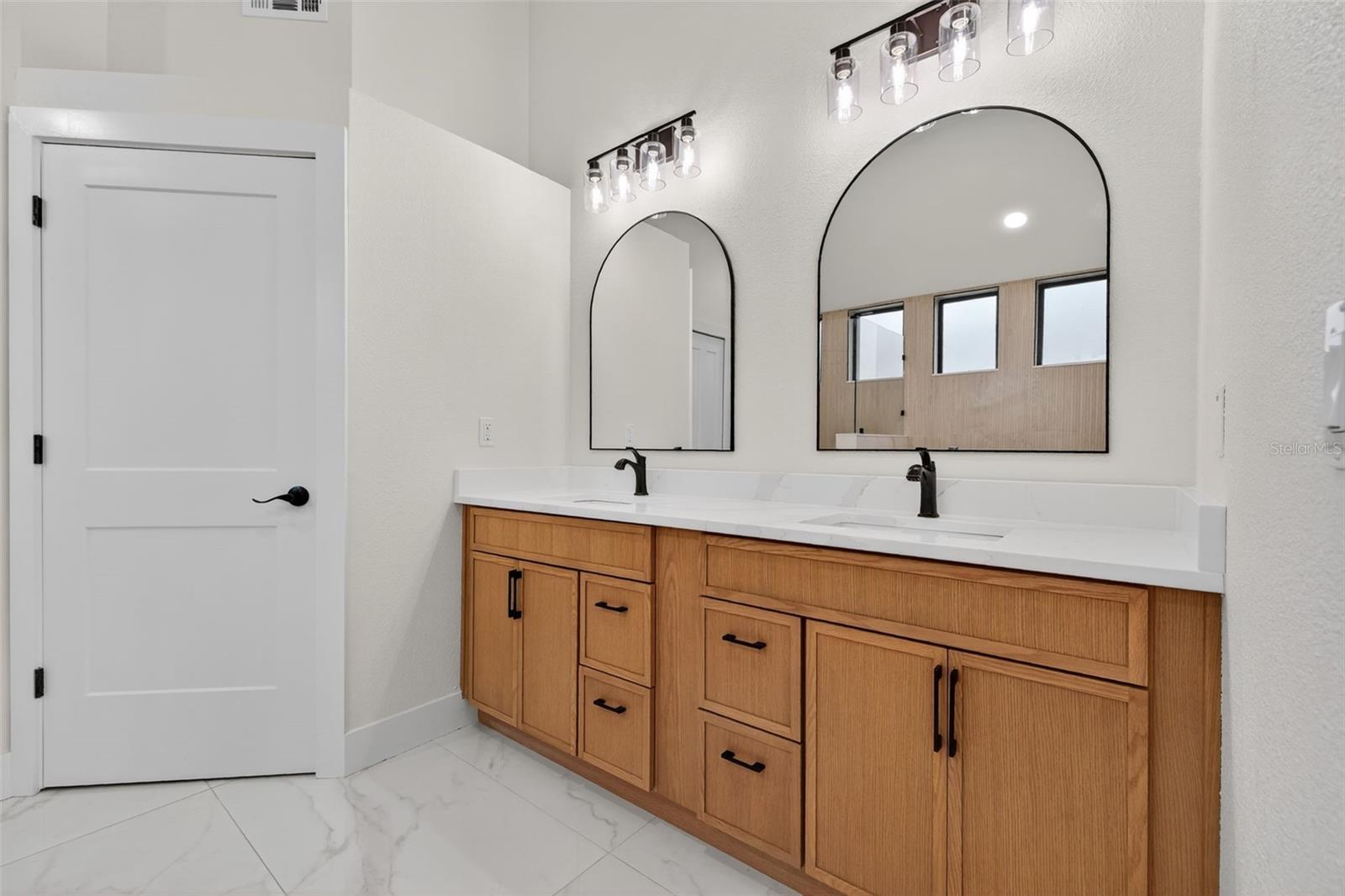 SOUTHERN OAKS - Residential