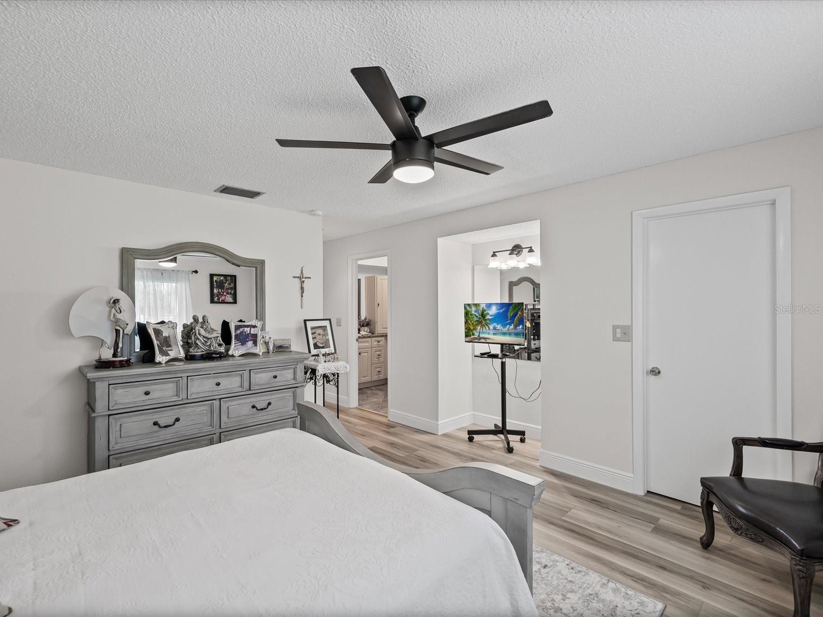 9615 MIDIRON COURT 9615