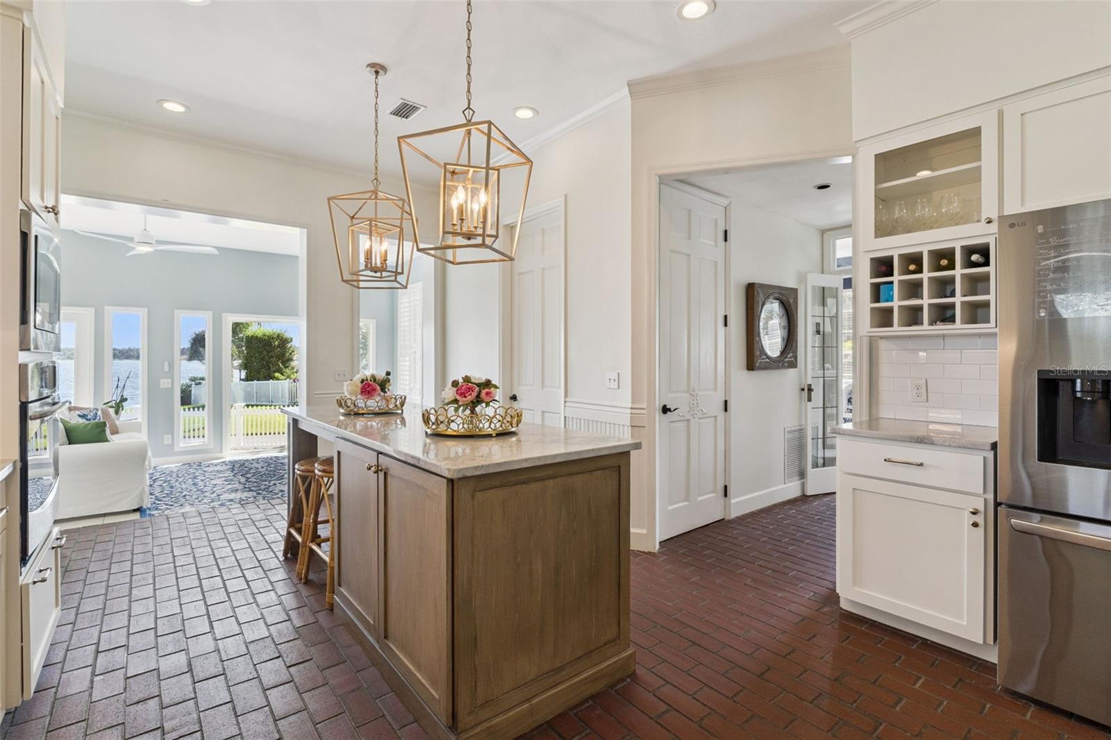637 LAKE HARBOR CIRCLE