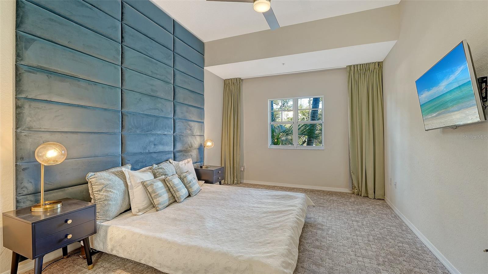 BROADWAY PROMENADE - Residential