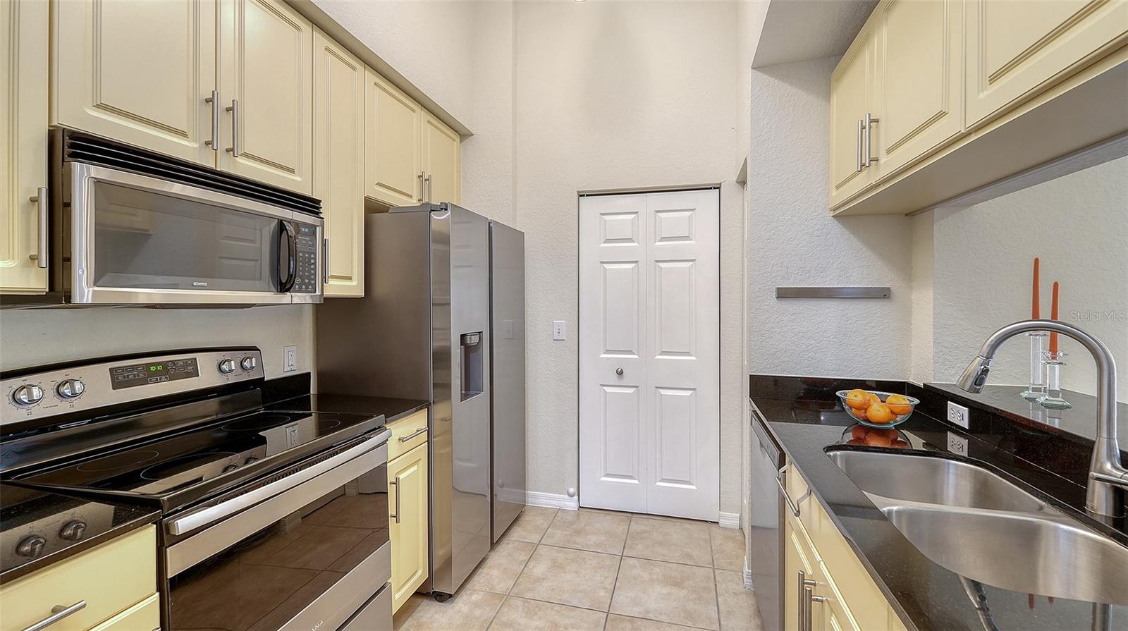 BROADWAY PROMENADE - Residential