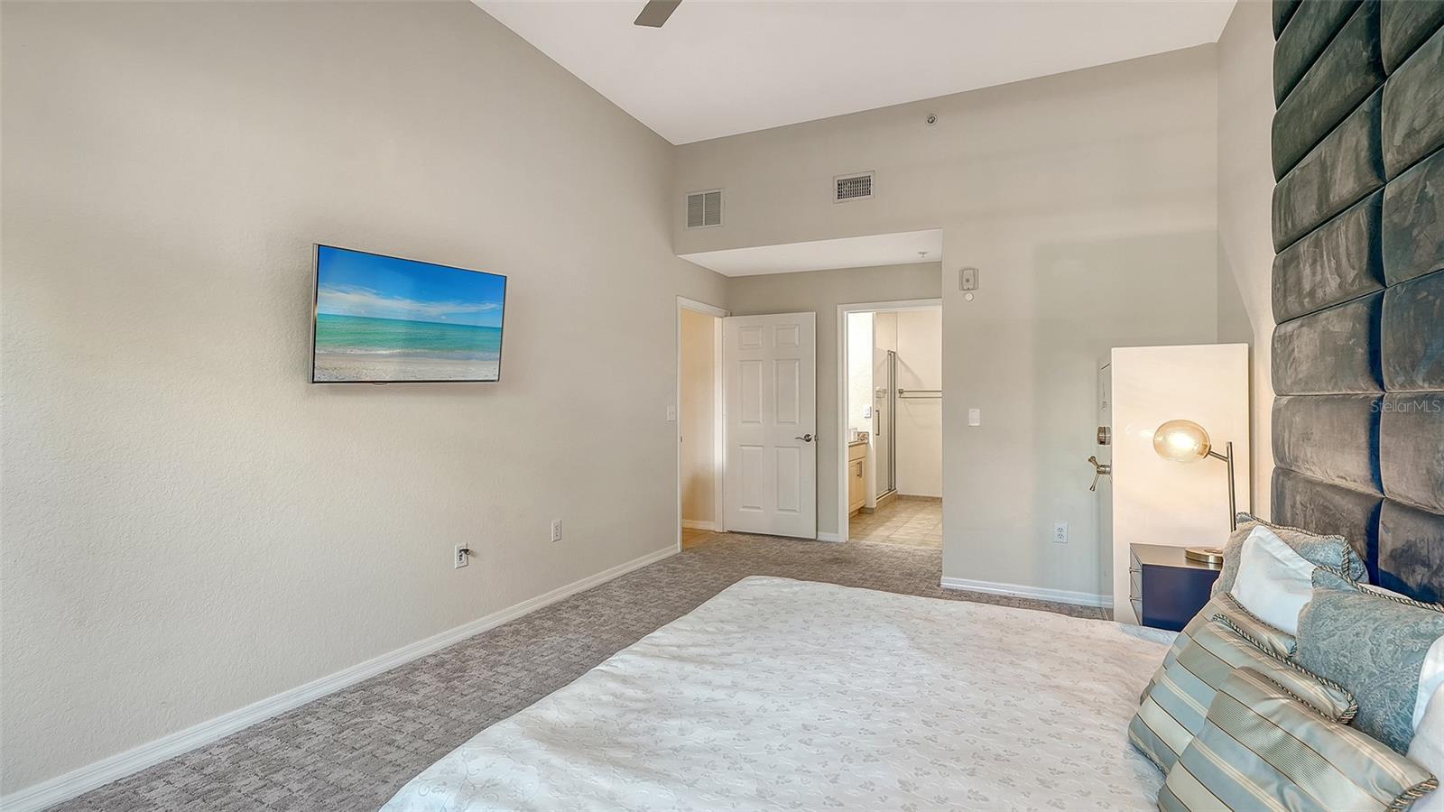 BROADWAY PROMENADE - Residential