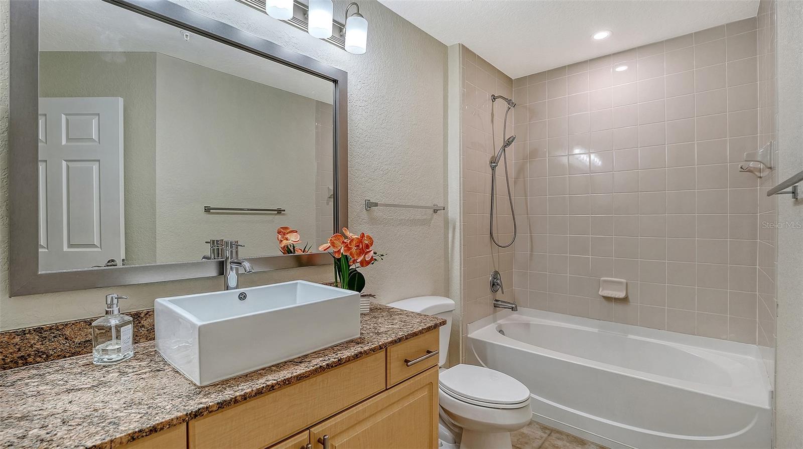 BROADWAY PROMENADE - Residential