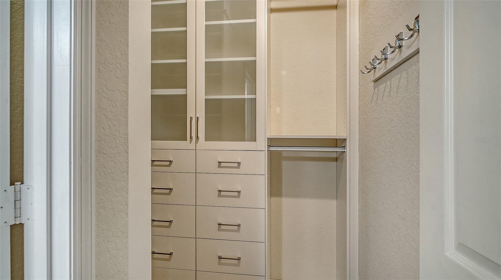 BROADWAY PROMENADE - Residential